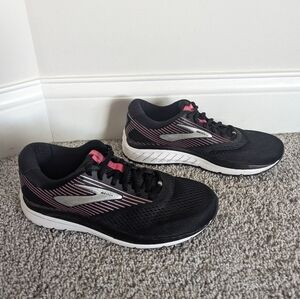 Brooks Addiction 14 Black and Pink sz 8 Like New